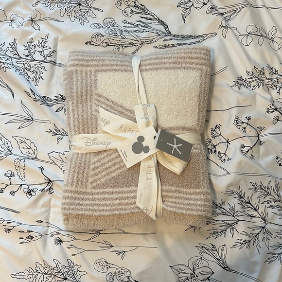 NWT Disney Parks Barefoot Dreams CozyChic Art Deco Mickey Mouse Scarf - Picture 3 of 6